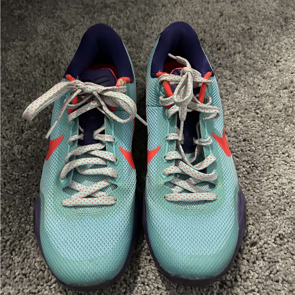 EYBL GIRL Kobe’s size 10 MEN